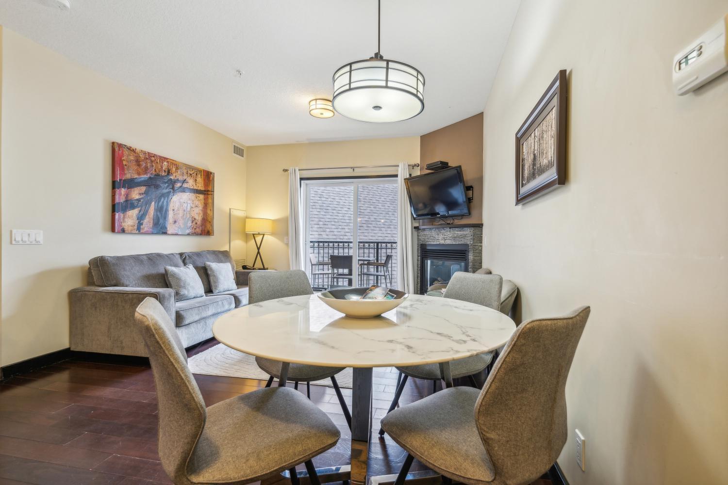 Cozy One Bedroom Condo With Indoor Pool And Hottub Canmore Exterior photo